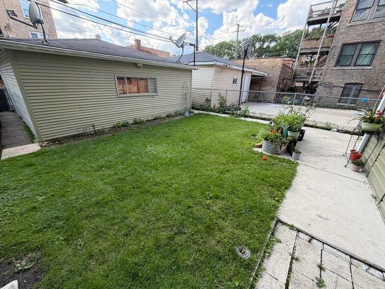 Building Photo - 6158 N Hoyne Ave