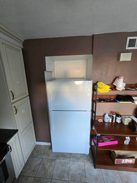 Building Photo - 2260 Meadowgate Way