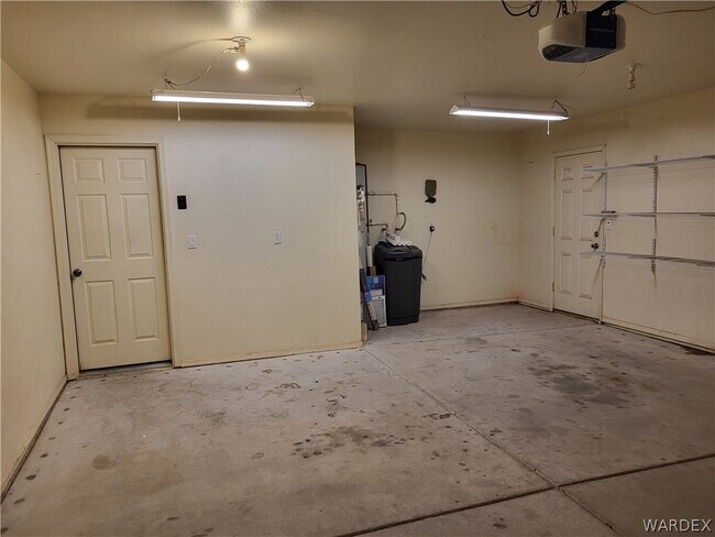 Building Photo - 9842 S Phoenix Dr
