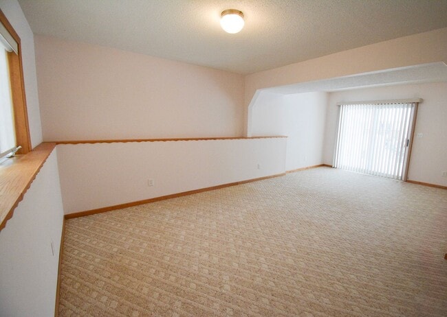 Building Photo - Bright 4 Bed, 2 Bath Home For Rent — Available Now!