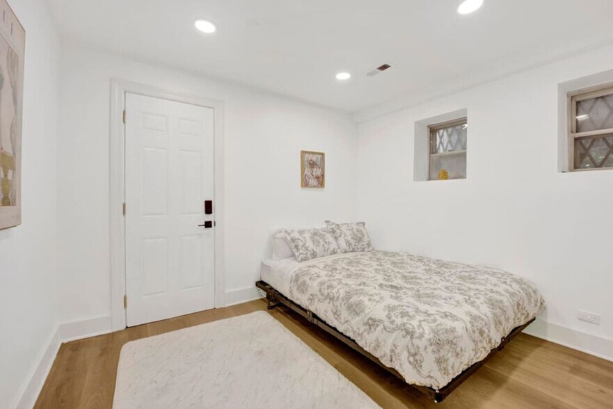 Building Photo - 503 W Wrightwood Ave