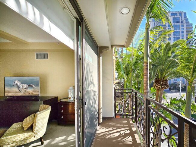 Building Photo - 10795 Wilshire Blvd