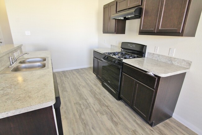 Building Photo - Brenwood Manor - 18242 Bethany Manor Ct, K...