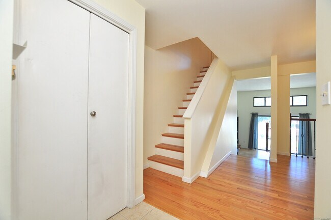 Building Photo - 305 Timber Ln