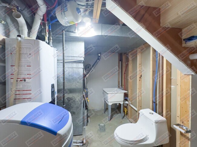 Building Photo - Updated Downtown Ranch with Mother-in-Law Suite