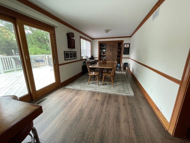 Building Photo - 4BR/2BA House close to Grandview