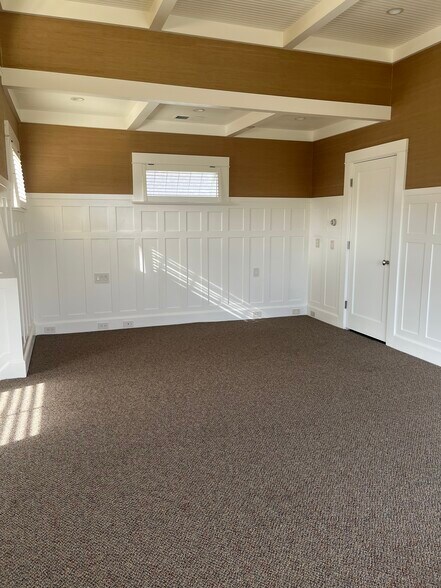 Spacious primary bedroom - 308 14th St