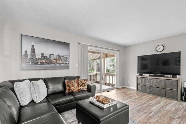 Building Photo - 4088 Fairway Lakes Dr