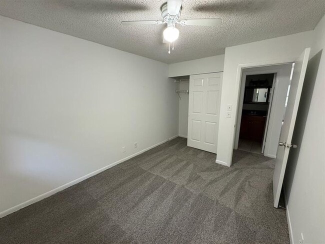 Building Photo - 3733 Carambola Cir N
