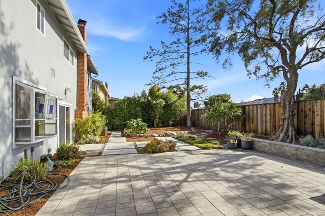 Building Photo - 6137 Banner Dr