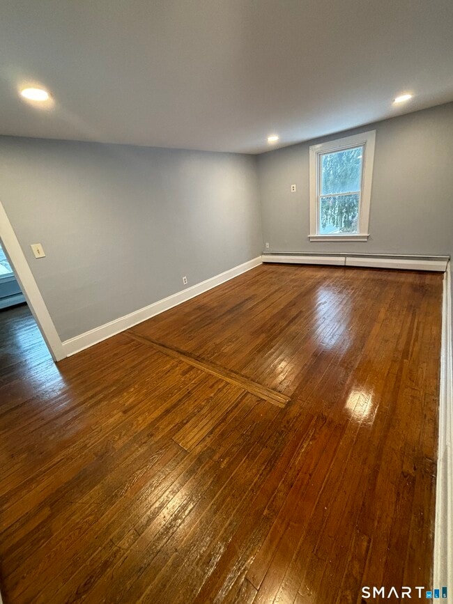 Building Photo - 126 Main St