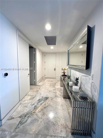 Building Photo - 16001 Collins Ave