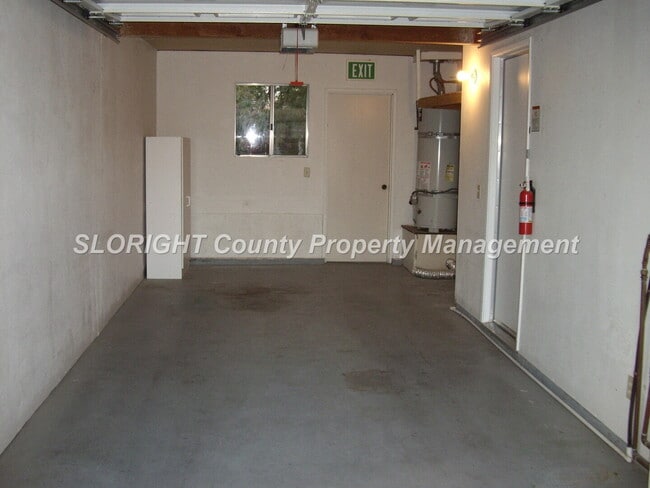 Building Photo - AVAILABLE JULY- Charming Paso Home 55+ and Older Community