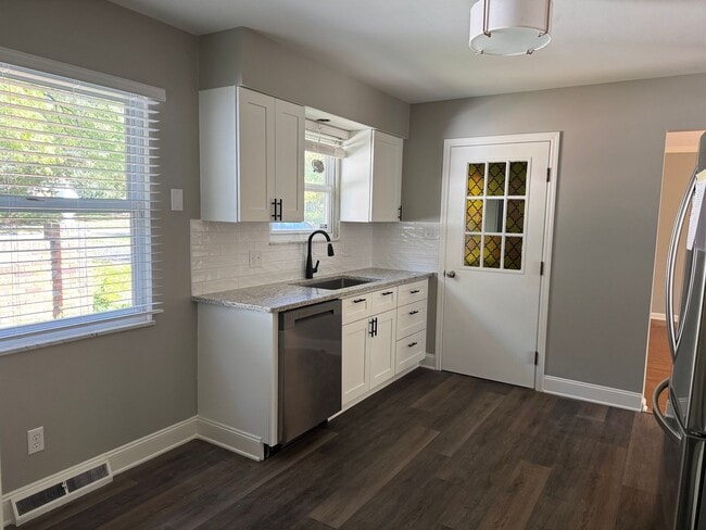 Building Photo - 3 Bedroom Ranch - Upper Arlington, OH