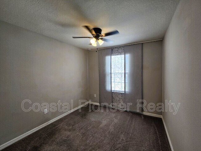 Building Photo - 7115 Grand Elm Dr