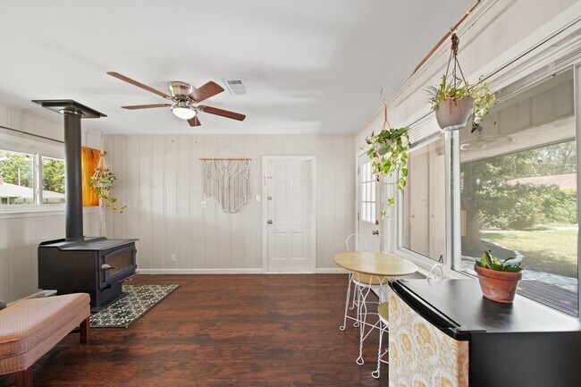 Building Photo - 5411 Meadow Creek Ln