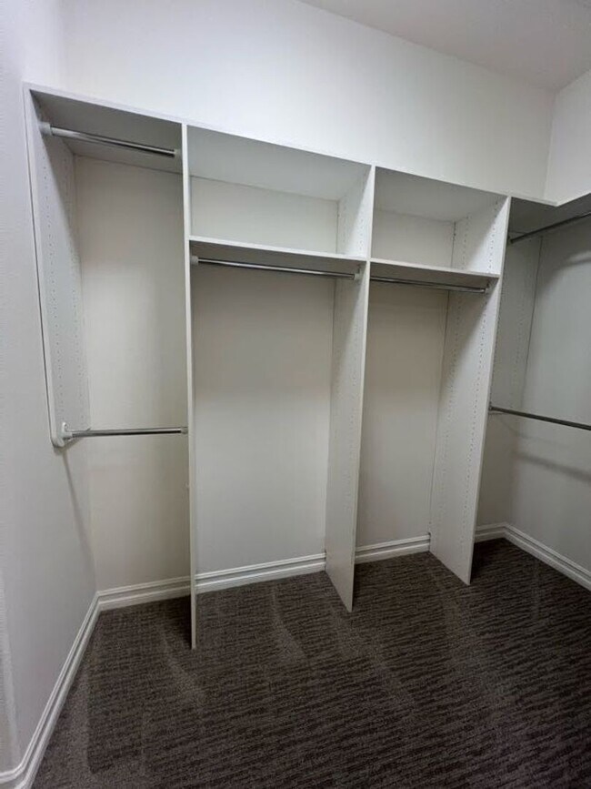 Building Photo - Spacious Single Story Home in Columbus Square