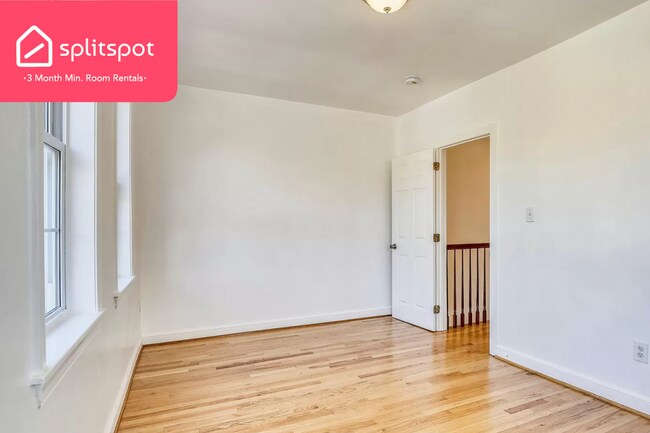 Building Photo - Private room in 4 bedroom Washington Apart...