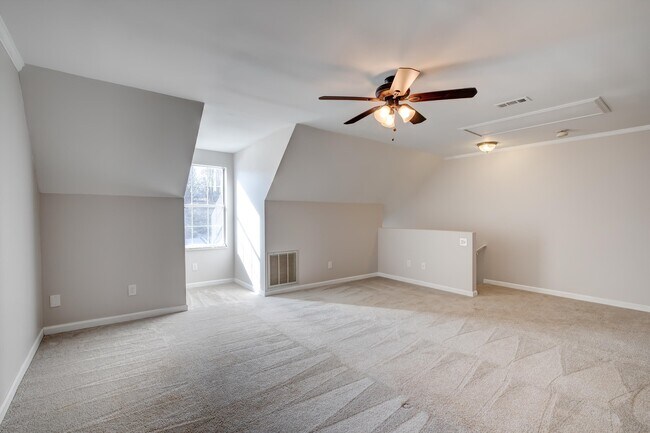 Building Photo - 1062 Blinken St