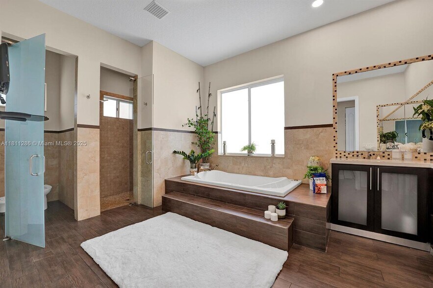 Building Photo - 5050 SW 166th Ave