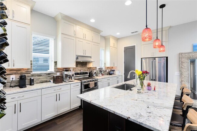 Building Photo - 13153 Lessing Ave