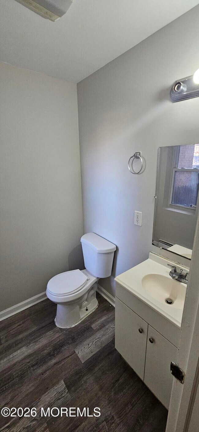 Building Photo - 540 Lamberton St