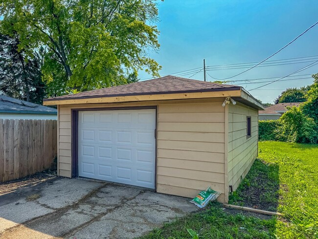 Detached Garage - 5869 N 81st St