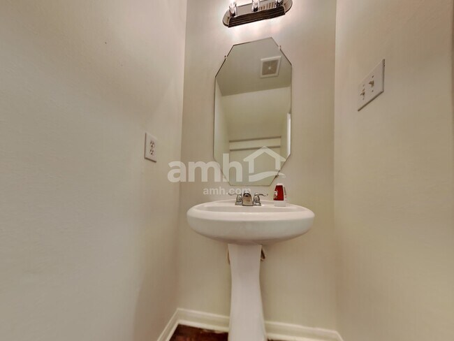 Building Photo - 2602 Daryns Landing Dr