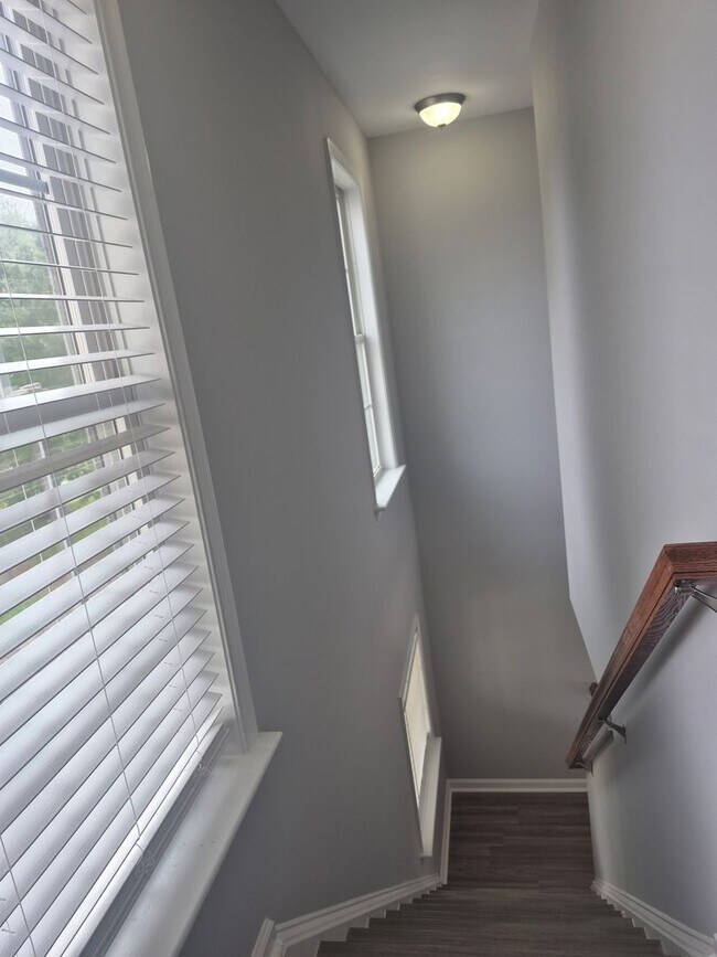 Building Photo - 3 Bedrooms, 2.5 Bathrooms Single Family Home