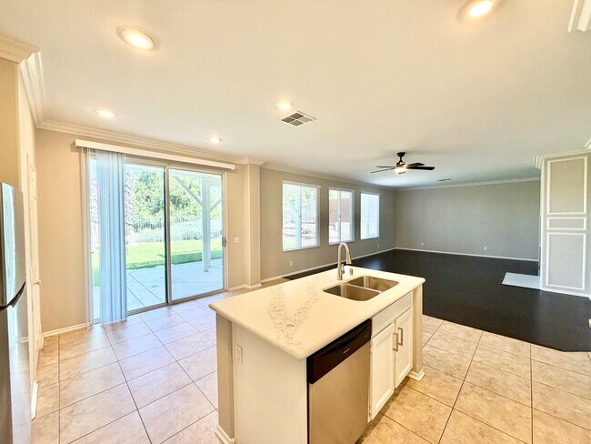 Building Photo - 42041 Delmonte St