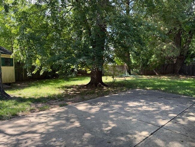 Building Photo - 13100 Cabinwood Dr