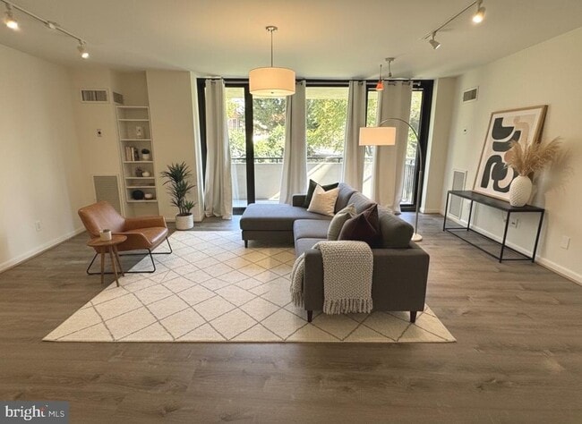 Building Photo - 4620 N Park Ave