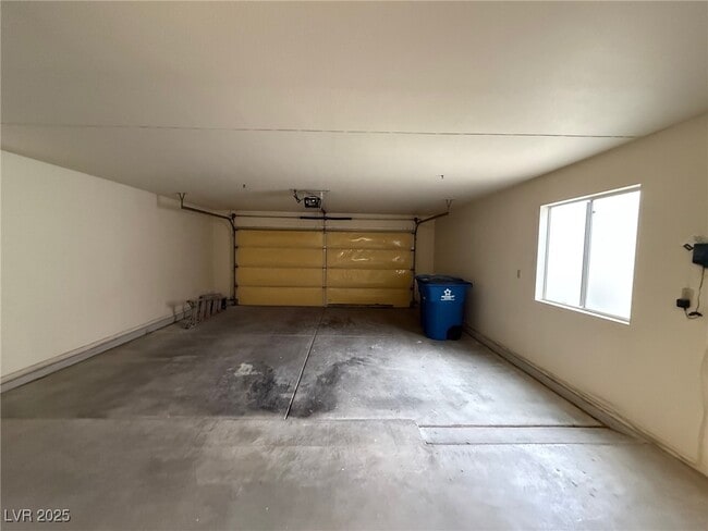 Building Photo - 8605 Glenmore Dr