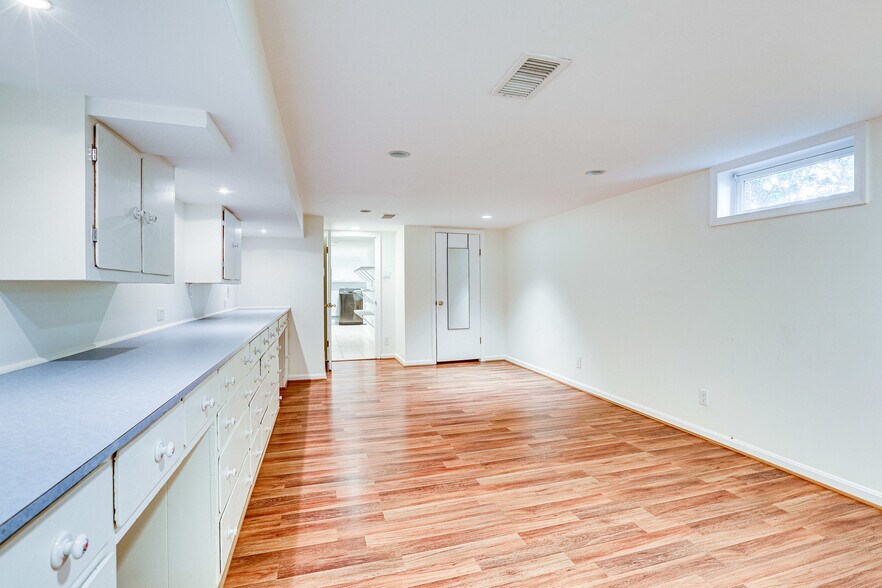 Building Photo - 5610 Wilson Blvd