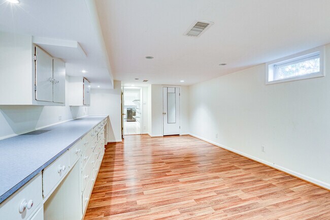 Building Photo - 5610 Wilson Blvd