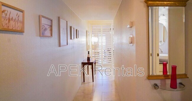 Building Photo - 5301 E Waverly Dr