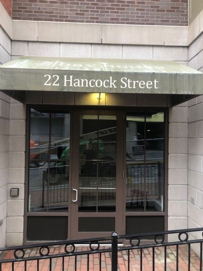 Building Photo - 2BR/2BA Condo Available October 1st!! - Great Downtown Location!!