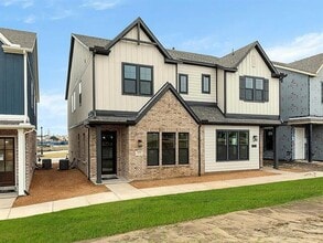 Building Photo - 713 Kerrville Ln