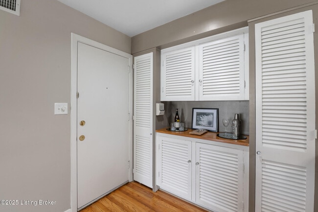 Building Photo - 2705 Riedling Dr