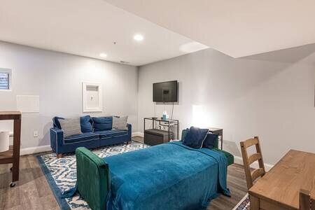 Building Photo - 4950 Fitch Pl NE