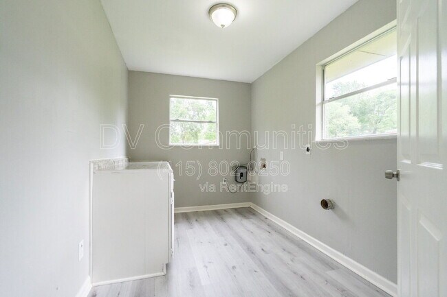 Building Photo - 9196 White Oak Dr