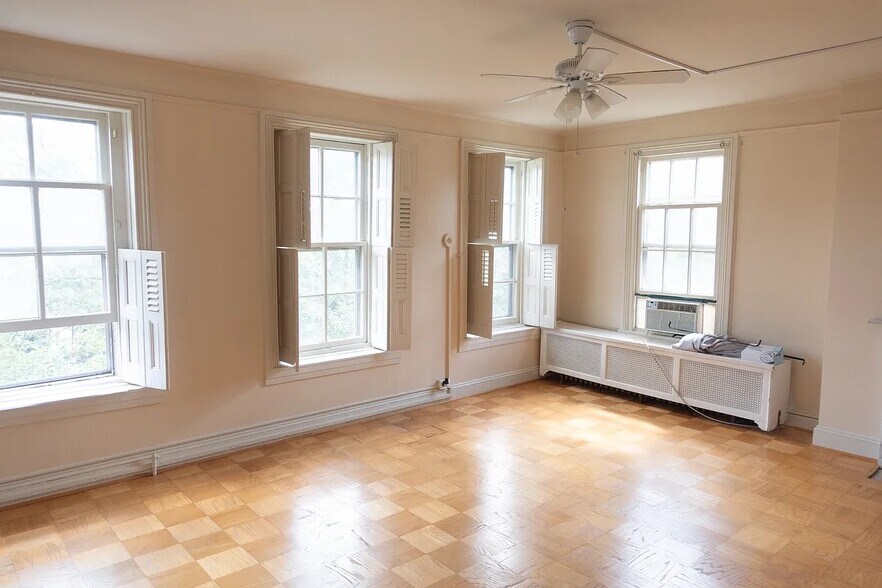 Building Photo - 246 W Lanvale St