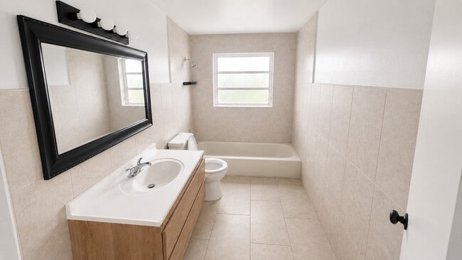 Building Photo - 5518 Riviera Dr