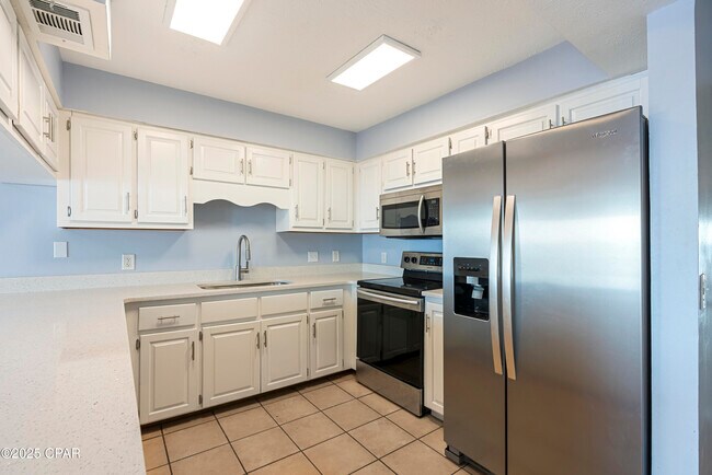 Building Photo - 6453 Oak Shr Dr