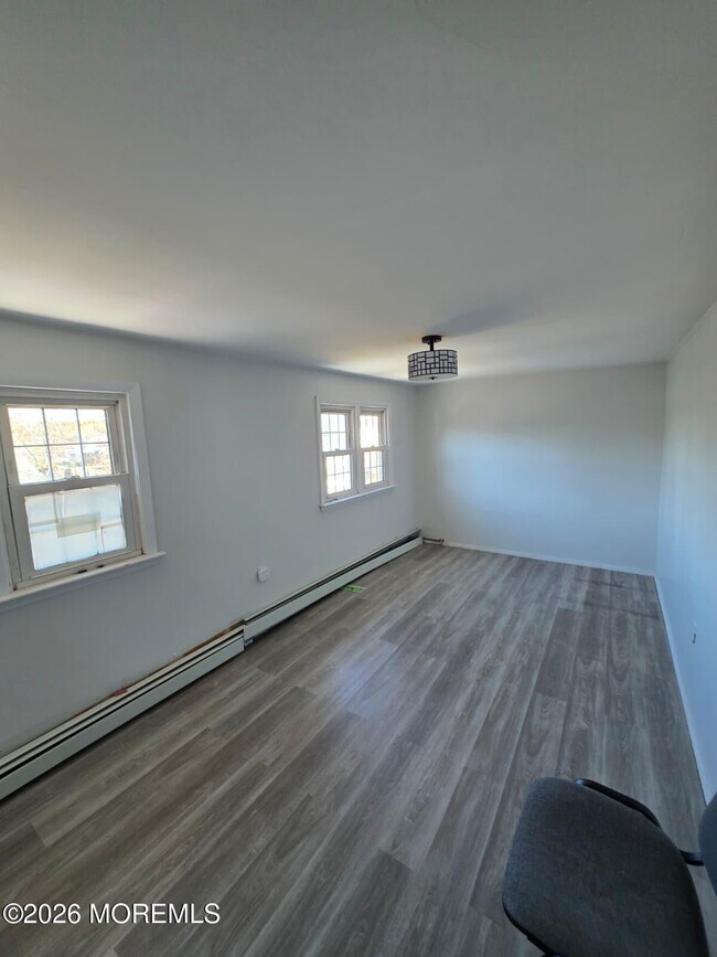 Building Photo - 6 4th St