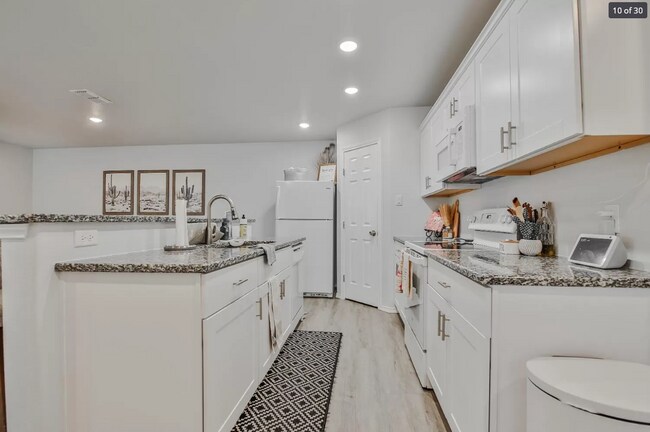 Building Photo - 3/2/2 in Lincoln 16!