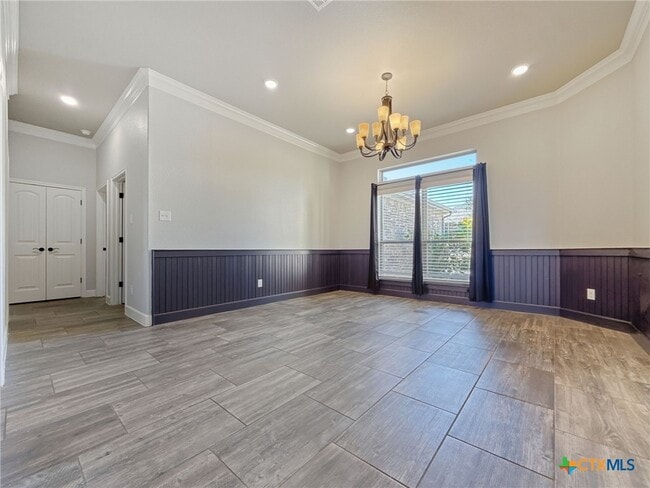 Building Photo - 1066 Vista Dr