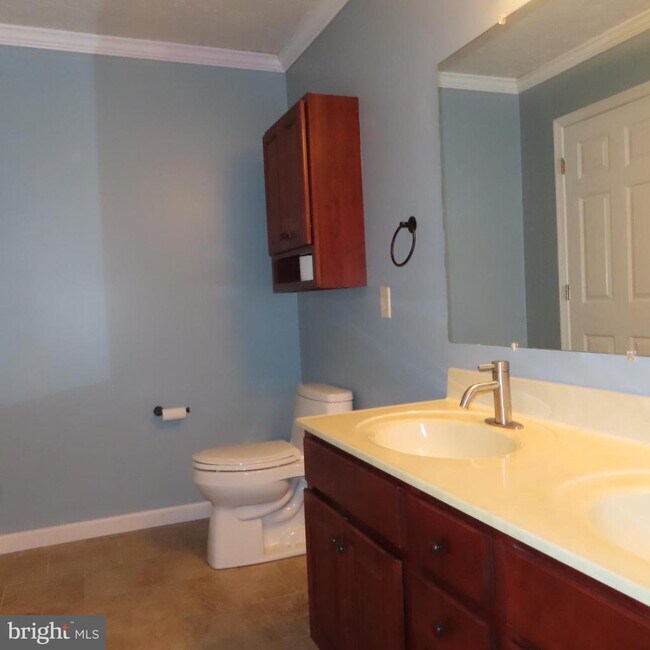 Building Photo - 2325 Majestic Ct