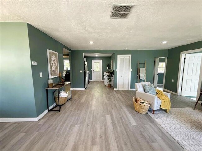 Building Photo - 12013 Teifer Ave