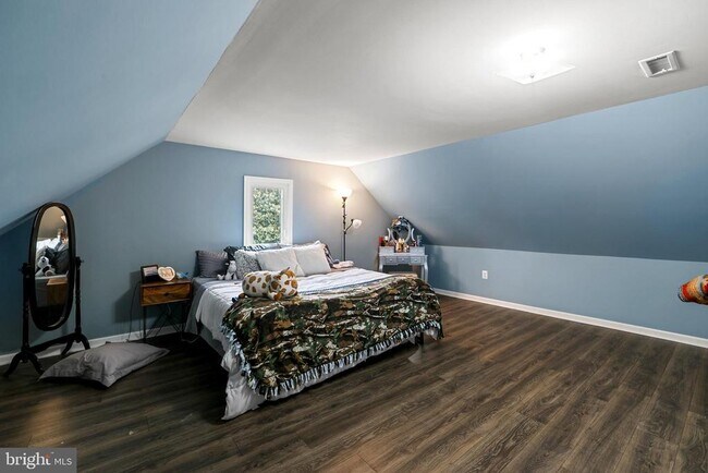 Building Photo - 731 W Country Club Dr